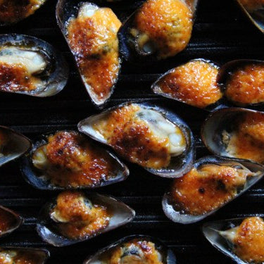 Broiled Mussels with Dynamite Sauce