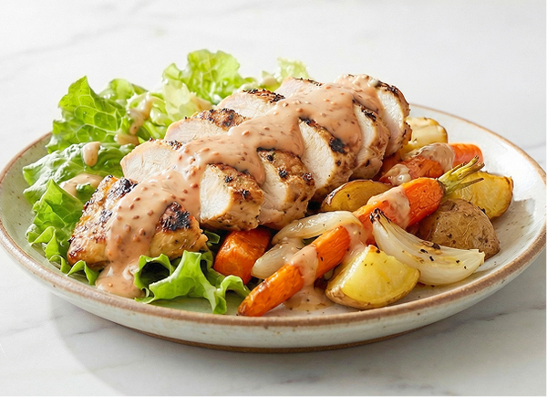 Pollo con Aderezo De Ajonjolí Tostado